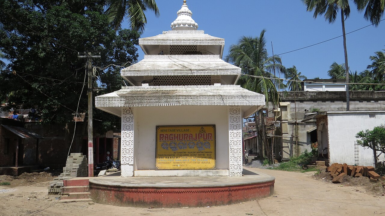 The painted entrance gateway to Raghurajpur artist village