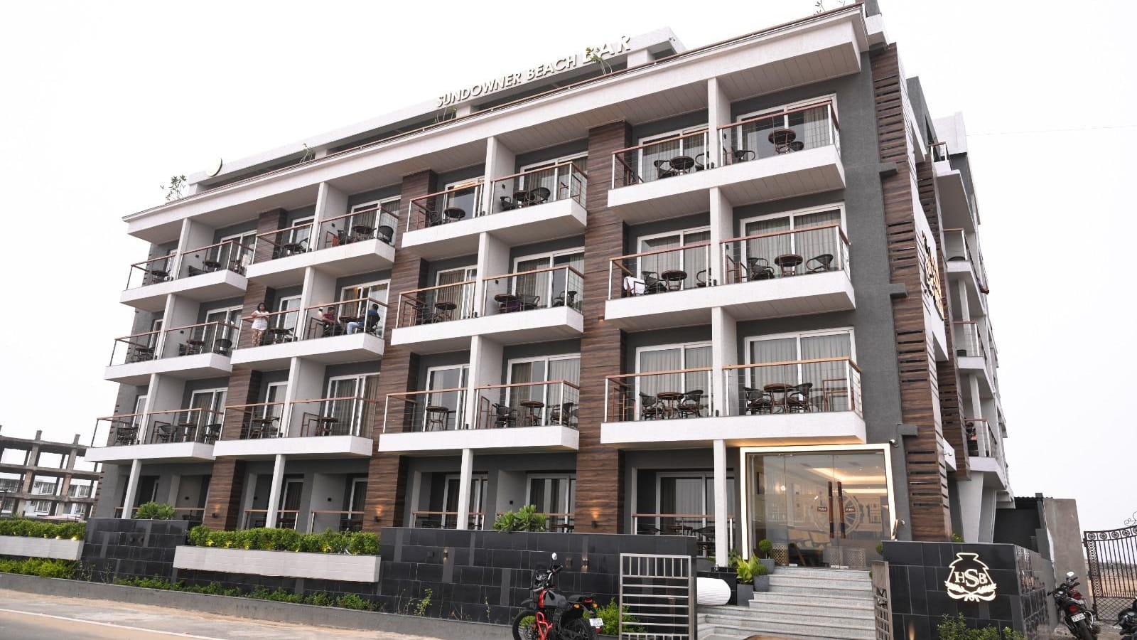The beachfront facade of Hotel Sonar Bangla, Puri, on New Marine Drive Road with the Bay of Bengal beyond